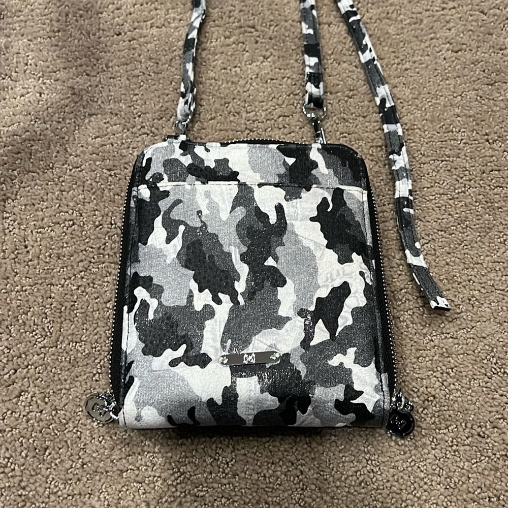 Coco + Carmen camo crossbody